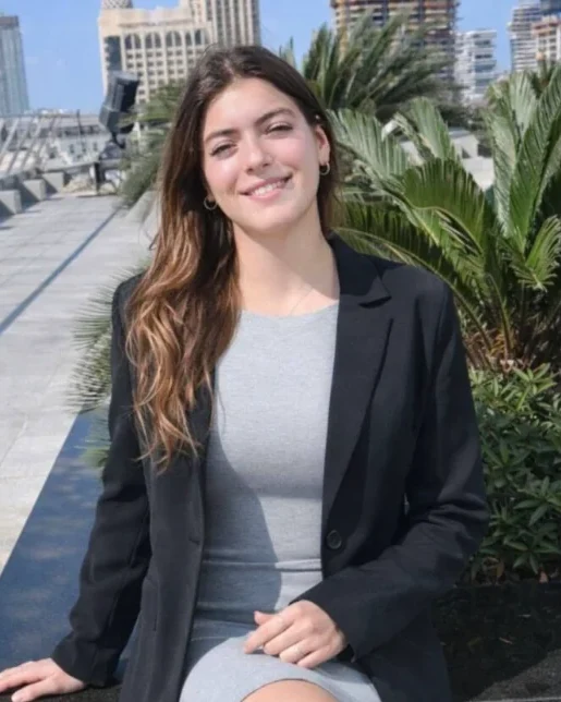 Laura Sanson, Terminplanung Emirate bei fuehrerscheinhilfe.com